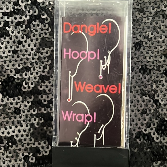 Sterling Silver 925 EarStrings
Threading Earrings with Dangling Amethysts - Picture 7 of 7